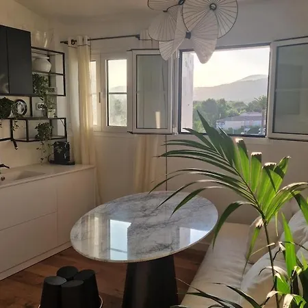 Apartment Luxe - New - Centre - 100m2 - Full Clim - 3bdr - 3bthr - 3wc - Pkg Grimaud
