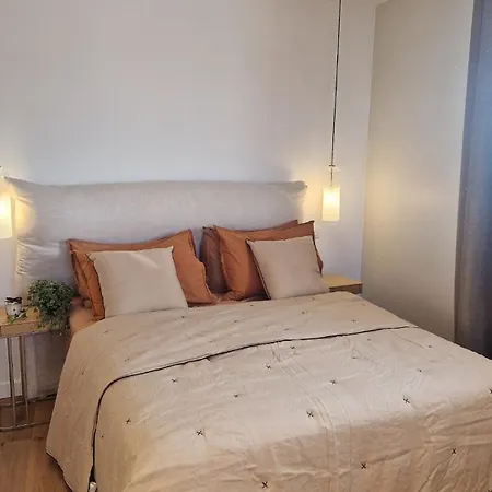Luxe - New - Centre - 100m2 - Full Clim - 3bdr - 3bthr - 3wc - Pkg Apartment