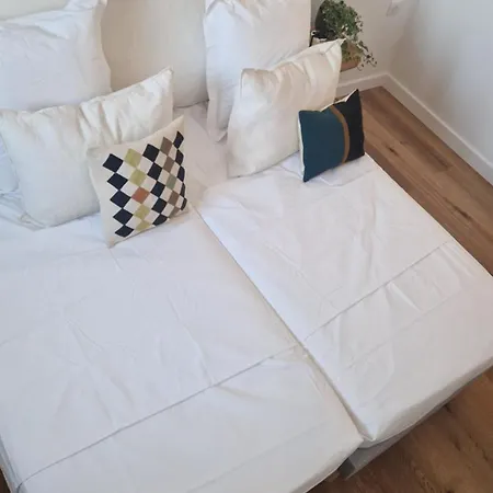 Luxe - New - Centre - 100m2 - Full Clim - 3bdr - 3bthr - 3wc - Pkg Apartment Grimaud