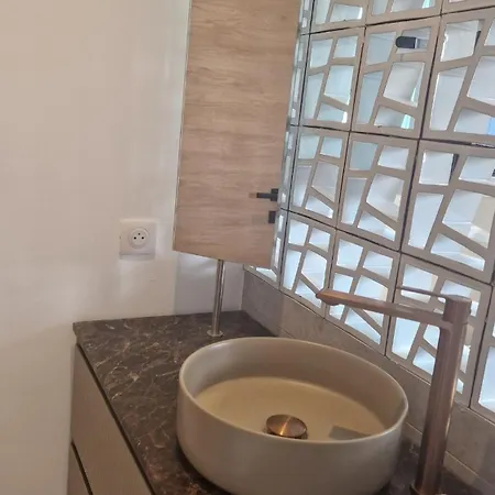 Apartman Luxe - New - Centre - 100m2 - Full Clim - 3bdr - 3bthr - 3wc - Pkg *