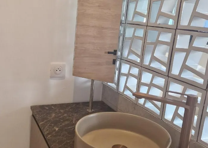 公寓 Luxe - New - Centre - 100m2 - Full Clim - 3bdr - 3bthr - 3wc - Pkg *