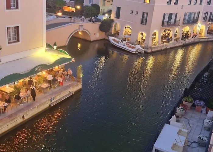 Luxe - New - Centre - 100m2 - Full Clim - 3bdr - 3bthr - 3wc - Pkg 公寓 格里莫