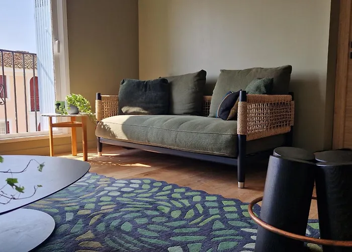 Luxe - New - Centre - 100m2 - Full Clim - 3bdr - 3bthr - 3wc - Pkg 公寓 格里莫